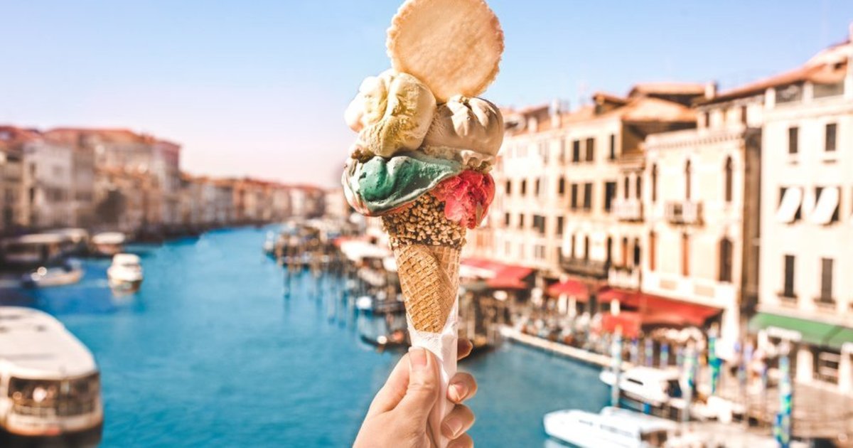 Città italiana frequentata dai turisti vieta la vendita di gelati e pizza dopo la mezzanotte