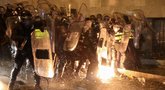Sakartvele – didžiulis protestas: protestuotojai vaikyti ašarinėmis dujomis, vandens patrankomis (nuotr. SCANPIX)