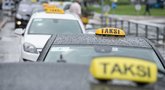 Latvijoje įstatymu įvedamos taksi paslaugų kelionėms iš oro uosto įkainių „lubos“  (Žygimantas Gedvila/ BNS nuotr.)