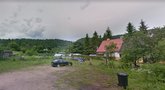 Gitano Nausėdos namas matosi tolumoje (Google street view vaizdas)  