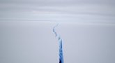 Nuo Antarktidos ledyno atskilo Londono dydžio ledkalnis – nufilmavo, kaip jis atrodo (nuotr. stop kadras)