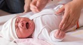 Verkiantis kūdikis (nuotr. Shutterstock.com)