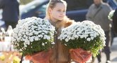 Prekyba gėlėmis ir žvakėmis prieš Vėlines (nuotr. Tv3.lt/Ruslano Kondratjevo)