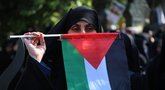 Moteris su Palestinos vėliava (nuotr. SCANPIX)