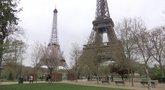 Paryžiuje – du Eifelio bokštai: antrasis išgydo per naktį (nuotr. stop kadras)