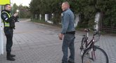 „Farų“ pastebėtas girtas dviratininkas: nematau nusikaltimo sudėties (nuotr. stop kadras)