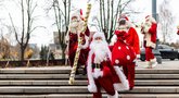 Vilniuje įvyko pirmasis Baltijos šalių Kalėdų Senelių sąskrydis (nuotr. Skirmantas Lisauskas / BNS)
