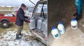 Ūkininkai dalija pieną. Skaitytojų nuotr.  