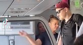„Wizz Air“ skandalas dėl ukrainiečio karo veterano: išlaipino iš lėktuvo, nepaisant maldavimo leisti grįžti namo (nuotr. Telegram)