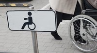 Neįgaliųjų parkavimo vieta (nuotr. Fotodiena.lt/Audriaus Bagdono)