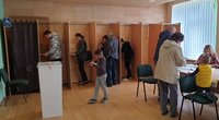 Žmonės balsuoja prezidento rinkimuose  (nuotr. Raimundo Maslausko)