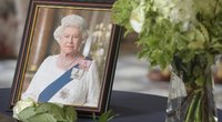 Tūkstančiai žmonių visą naktį stovėjo eilėje atsisveikinti su karaliene Elžbieta II: „Tai buvo labai ypatinga akimirka“ (nuotr. SCANPIX)