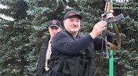 Automatu mosikuojantis Lukašenka: tapo pajuokos objektu, užkliuvo net ir Kremliaus politikams (nuotr. SCANPIX)