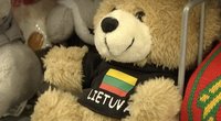 Vasario 16-tosios proga lietuviai šluoja atributiką: nuo didžiulių trispalvių iki pakabukų (nuotr. stop kadras)