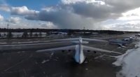 Paskelbtas vaizdo įrašas, kaip dronas nusileido ant rusų lėktuvo A-50 (nuotr. stop kadras)