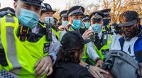 Antivakserių proteste Londone – grumtynės su policija (nuotr. SCANPIX)
