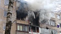 Daugiabutyje Vilniuje nugriaudėjo sprogimas: kilo gaisras, evakuojami žmonės (nuotr. Broniaus Jablonsko)