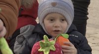 Karo siaubas verčia ukrainiečių vaikus kurti ateitį svetur: „noriu grįžti, ten visi mano draugai“ (nuotr. stop kadras)