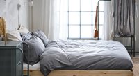 Miegamasis palėpėje: kaip jaukiai ir patogiai įsikurti nestandartinėje erdvėje?  