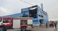 Gaisras Kauno rajone: dega polistireną gaminanti įmonė, sutelktos gausios pajėgos (nuotr. Vaida Girčė)  