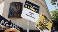Gegužės pradžioje tūkstančiai kino ir televizijos scenaristų paskelbė streiką (nuotr. SCANPIX)