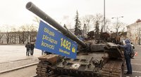 	Vilniuje dažais išpaišytas eksponuojamas rusų tankas (Irmantas Gelūnas/ BNS nuotr.)