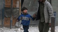 Žiauri Sirijos vaikų kasdienybė: viskas, ką jie žino, tėra karas ir bombardavimas (nuotr. SCANPIX)