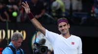 R.Federeris įspūdingai išsigelbėjo nuo iškritimo. (nuotr. SCANPIX)