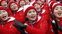 Šiaurės Korėja į žaidynes atsiuntė merginų palaikymo komandą. (nuotr. SCANPIX)