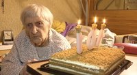 Svečiuose pas 101 metų gimtadienį švenčiančią kaunietę Mariją: gavo ypatingą dovaną (nuotr. stop kadras)