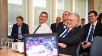 Prezidentas Gitanas Nausėda žiūri krepšinį (nuotr. facebook.com)