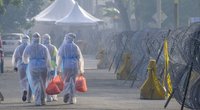 Koronaviruso pandemija: Malaizijoje pacientams tiekiami maisto daviniai (nuotr. SCANPIX)