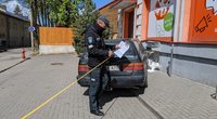 Nelaimė Vilniuje: automobilis partrenkė ant suoliuko sėdėjusį žmogų (nuotr. Broniaus Jablonsko)