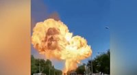 Rusijoje nugriaudėjo galingas sprogimas – sprogo degalinė, yra sužeistų (nuotr. stop kadras)