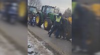 Šilalėje ir Šilutėje ūkininkai liejo tulžį ant ministro Navicko: policija du ūkininkus uždarė į tarnybinį automobilį (nuotr. stop kadras)