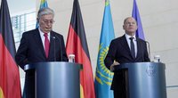 Kazachstano prezidentas Kassymas-Jomartas Tokayevas per susitikimą su Vokietijos kancleriu Olafu Scholzu (nuotr. SCANPIX)