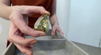 Didžiausias nepriekaištingas deimantas pasaulyje – juvelyrai jį praminė „Auksine kanarėle“ (nuotr. stop kadras)