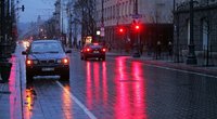 Svarstoma leisti vairuotojams sukti į dešinę degant raudonam šviesoforo signalui (Fotobankas)