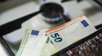 Eurai, pinigai (nuotr. Fotodiena/Viltės Domkutės)