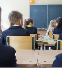 Ministrė apie mažų mokyklų uždarymą: kai kur Lietuvoje vienam mokytojui tenka tik trys mokiniai