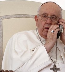 Popiežius kreipėsi į jaunimą: meskite šalin telefonus ir imkite į rankas Evangeliją  (nuotr. SCANPIX)