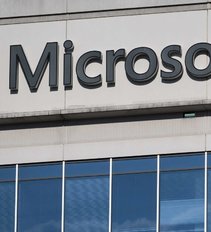 „Microsoft“ suvienijo jėgas su DI „pionieriumi“ iš Prancūzijos  (nuotr. SCANPIX)