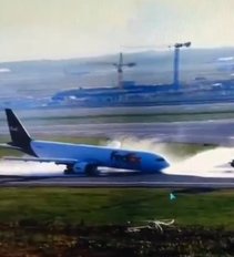 Turkijoje avariniu būdu nusileido „Boeing“ lėktuvas