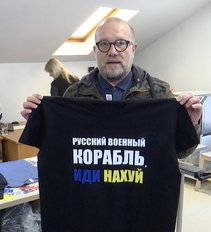 Įmonė paprašyta pagaminti marškinėlius su „Z“ raide grąžindama pinigus parašė „Slava Ukraini“