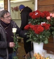 Sensacija tapęs gėlių pardavėjas Kęstas šią dieną prisimins ilgai: „Man puikiai sekasi šiandien, kaip niekada“