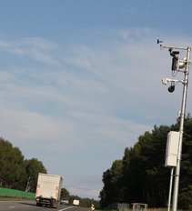 Duomenys į EIS nepertraukiamai keliauja iš kelių orų sąlygų stotelių, eismo stebėjimo kamerų ir daugybės kitų įrenginių.