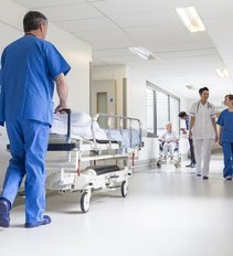 Dėl reformos dalis ligoninių ir pacientų pikti: „Cirką daro“