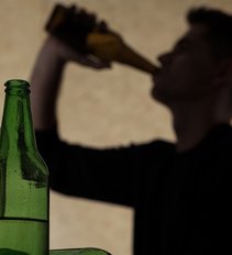 Laisvės partija siūlo kalbininkams: metas atsisakyti žodžių „alkoholikas“ ir „narkomanas“