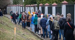 Rusijos prezidento „rinkimai“: vieni rusai Vilniuje gadino balsalapius, kiti teigė, kad „karo metu prezidentų nekeičia“