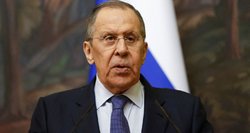 Lavrovas įspėja: ginklų tiekimas Ukrainai gali sukelti „nepriimtiną eskalaciją“